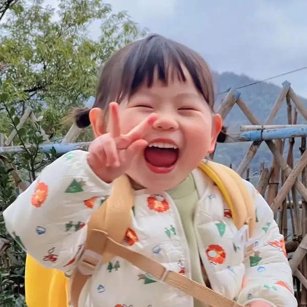 Tải avatar em bé cute dễ thương, làm nổi bật trang cá nhân. 