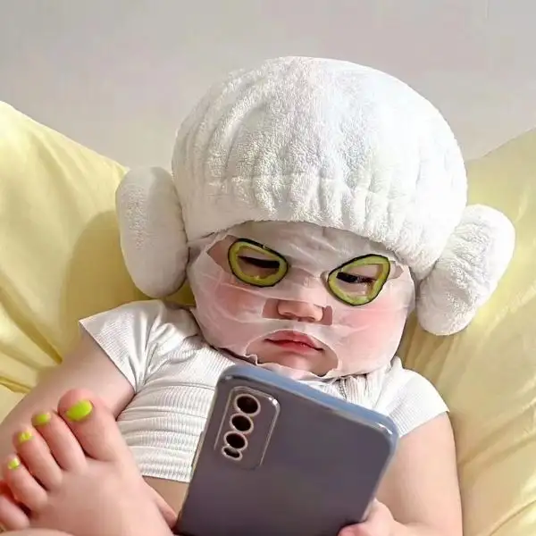 Avatar em bé cute hài hước, nằm đắp mặt nạ relax