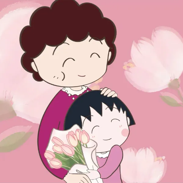 Maruko dễ thương trong vòng tay của mẹ