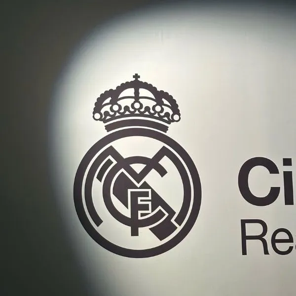 lấy logo avatar real madrid làm thay đổi trang cá nhân cho người yêu bóng đá