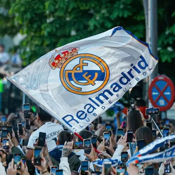 avatar real madrid mới nhất để làm nổi bật trang cá nhân với lá cờ cực đẹp