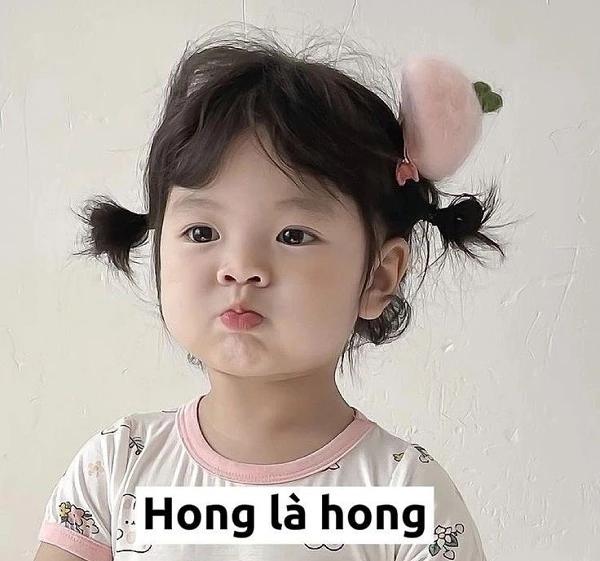 meme em bé với biểu cảm đáng yêu