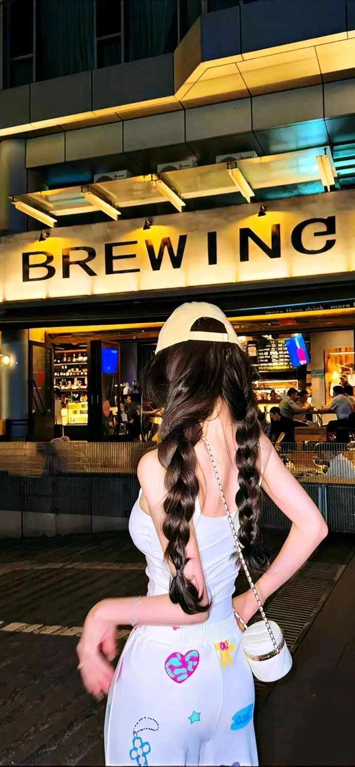 hình nền cô gái quay lưng sexy