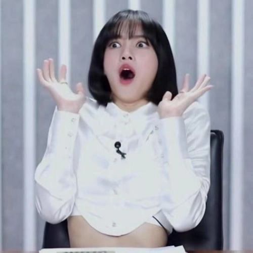 Meme ngạc nhiên với biểu cảm dễ cưng
