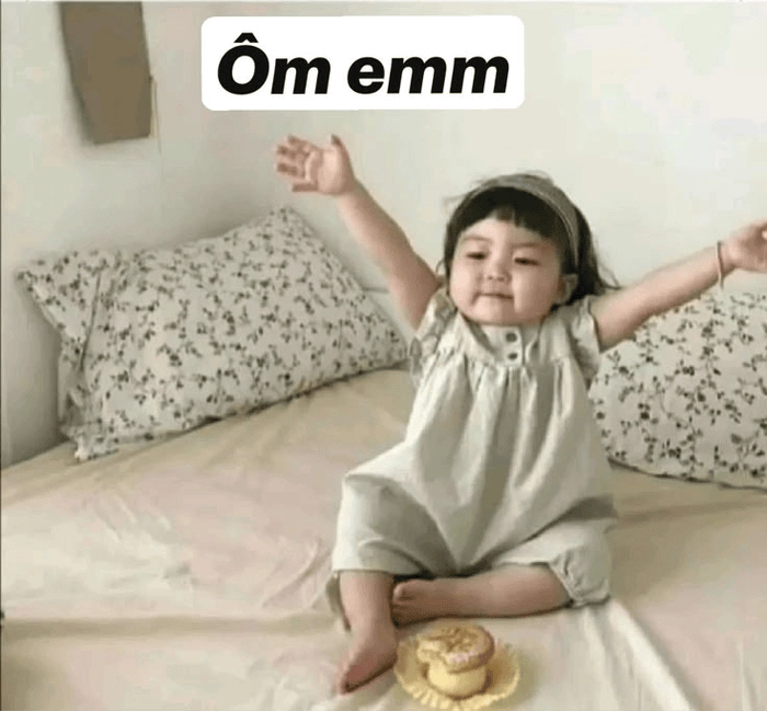 Hình meme ôm đáng yêu