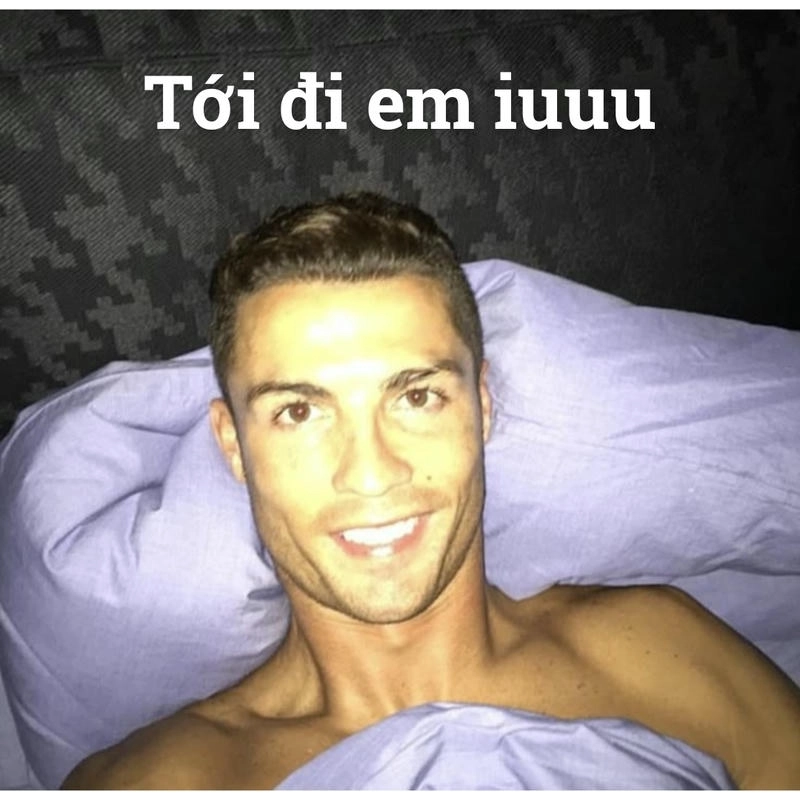 Ronaldo meme với nụ cười sáng chói