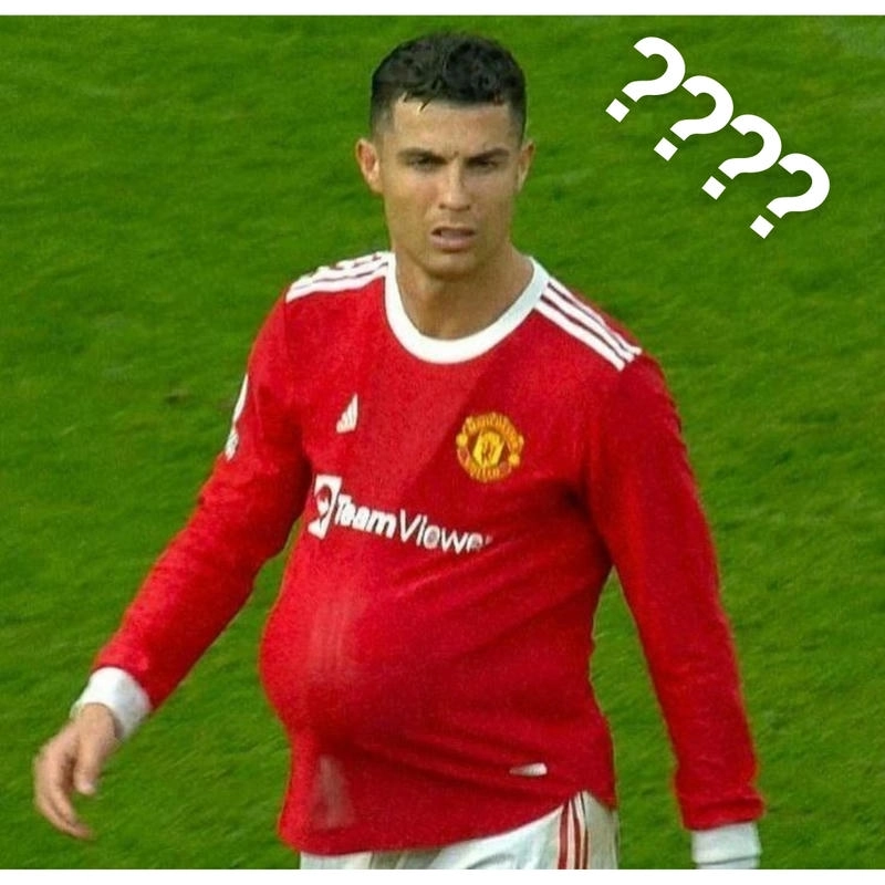 Ronaldo meme siuu trên sân cỏ