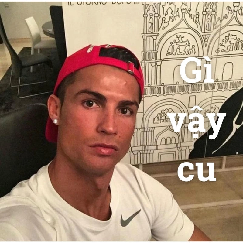 Hình ảnh meme Ronaldo với biểu cảm phấn khích