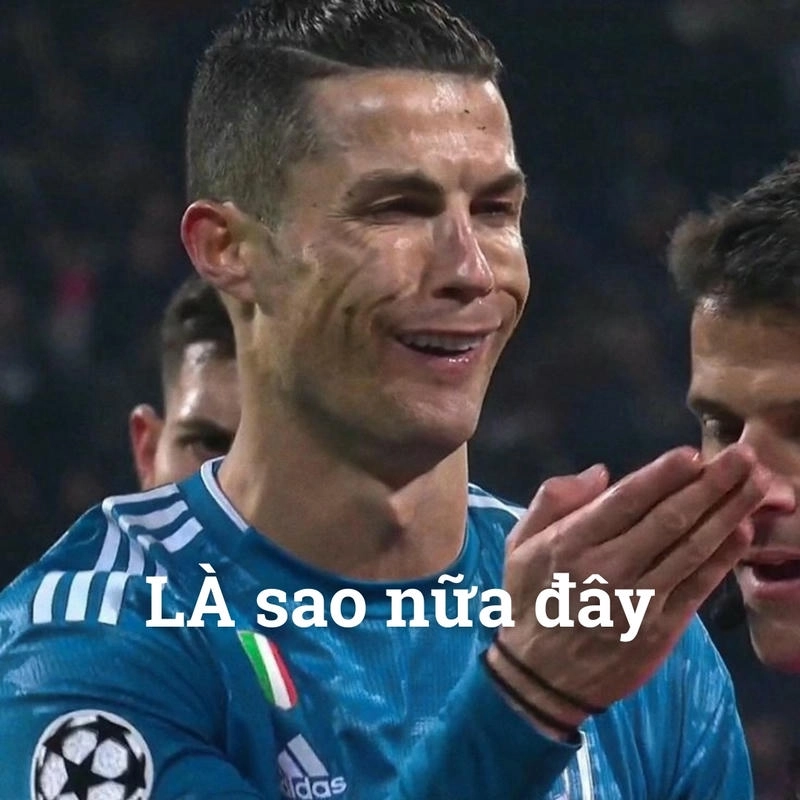 Ảnh meme Ronaldo với cảm xúc cực kỳ hài hước